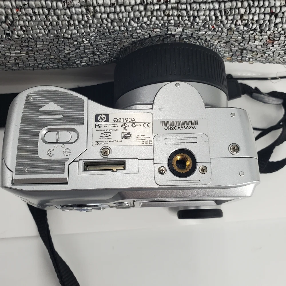 HP Photosmart 850 Digital Camera Vintage 8x Optical Zoom. Not Tested for Parts